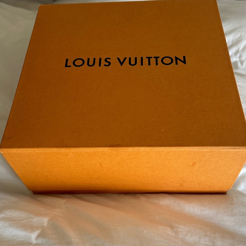 Louis Vuitton box